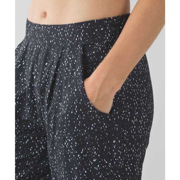 Lululemon & Go City Jogger Butterfly Texture Athleisure‎ Black + White Pant S - Picture 7 of 14